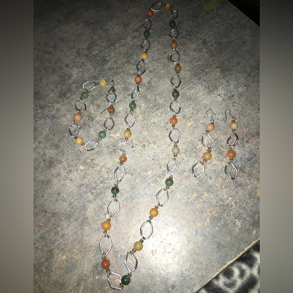 Womens 3 piece jewelry set includes earrings , bracelet and necklace